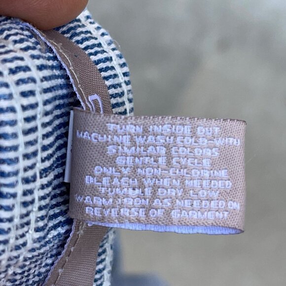 Chico's 0.5 (US SIZE 6) Navy Striped Railroad Lightweight Cotton Stretch Pants - Picture 6 of 6